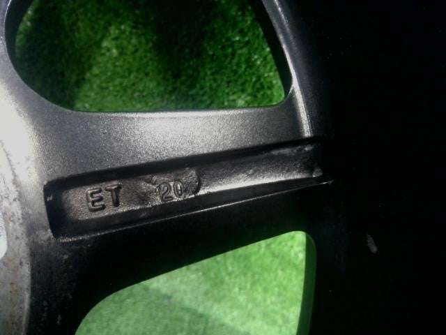 １６×５．５Ｊ+２０　５穴ＰＣＤ１３９．７／ＭＬＪ・ＸＴＲＥＭＥ－Ｊ・ジムニー／アルミホイール　１本のみ