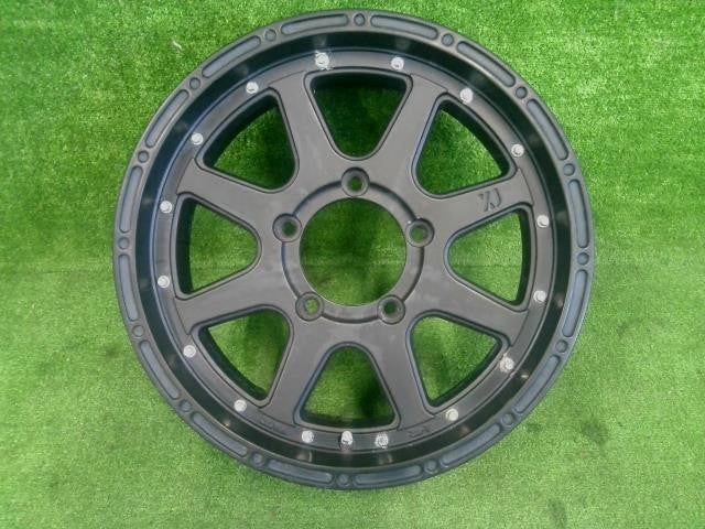 １６×５．５Ｊ+２０　５穴ＰＣＤ１３９．７／ＭＬＪ・ＸＴＲＥＭＥ－Ｊ・ジムニー／アルミホイール　１本のみ