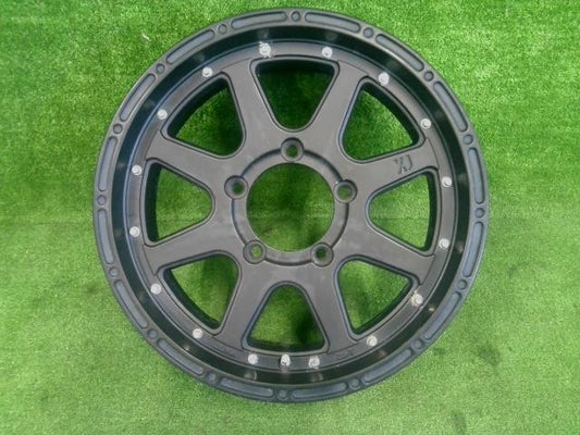 １６×５．５Ｊ+２０　５穴ＰＣＤ１３９．７／ＭＬＪ・ＸＴＲＥＭＥ－Ｊ・ジムニー／アルミホイール　１本のみ