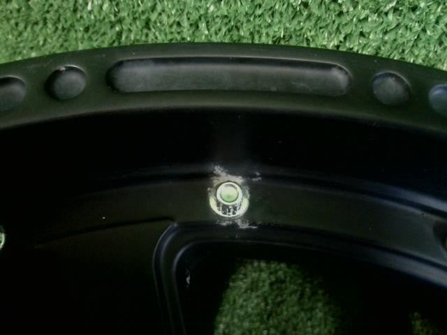 １６×５．５Ｊ+２０　５穴ＰＣＤ１３９．７／ＭＬＪ・ＸＴＲＥＭＥ－Ｊ・ジムニー／アルミホイール　１本のみ