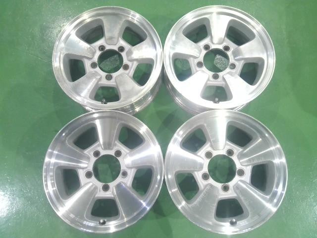１６×５．５Ｊ＋２２・５穴　ＰＣＤ１３９．７／ジムニー・純正／アルミホイール　４本セット