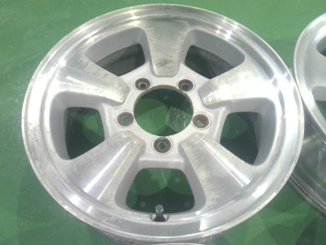 １６×５．５Ｊ＋２２・５穴　ＰＣＤ１３９．７／ジムニー・純正／アルミホイール　４本セット