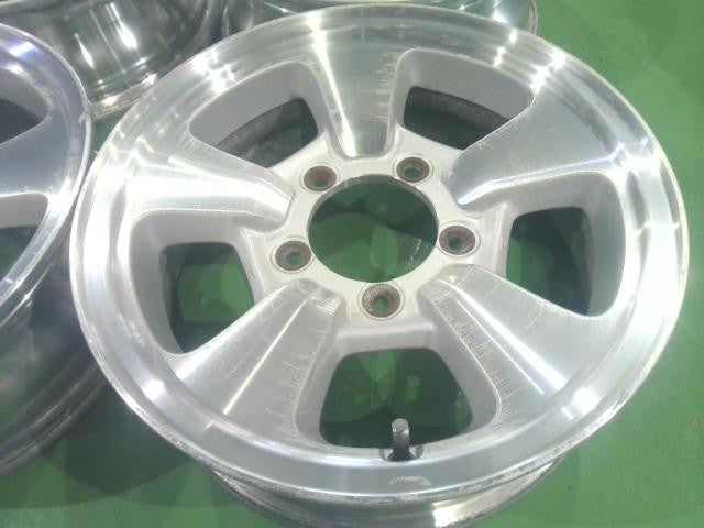 １６×５．５Ｊ＋２２・５穴　ＰＣＤ１３９．７／ジムニー・純正／アルミホイール　４本セット