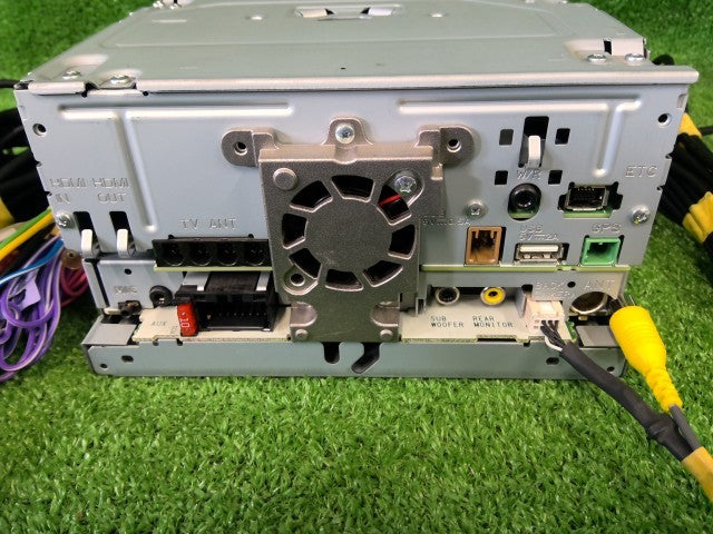 カロッツェリア・ナビゲーション・１８０ミリ・２ＤＩＮ ＡＶＩＣ－ＲＺ７１０・Ｂｌｕｅｔｏｏｔｈ・ＤＶＤ／ＣＤ・フルセグ