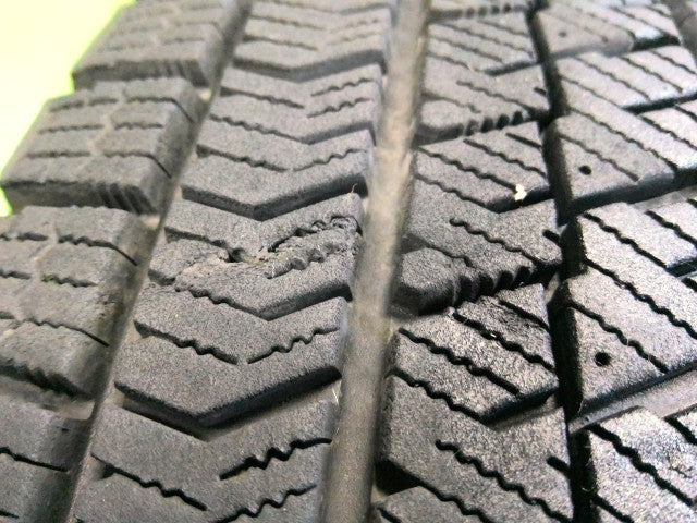 ブリヂストン・ＶＲＸ２・１６５／７０Ｒ１４・２４年・スタッドレスタイヤ・４本セット