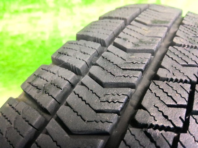 ブリヂストン・ＶＲＸ２・１６５／７０Ｒ１４・２４年・スタッドレスタイヤ・４本セット