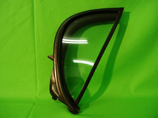 純正品番　８２２６２-２Ｙ９７０