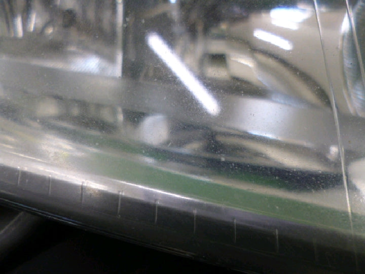 ルノー／ＫＭＦ４／メガーヌ／純正／右ヘッドライト／ハロゲンタイプ／右ハンドル