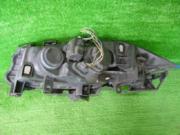 ルノー／ＫＭＦ４／メガーヌ／純正／右ヘッドライト／ハロゲンタイプ／右ハンドル