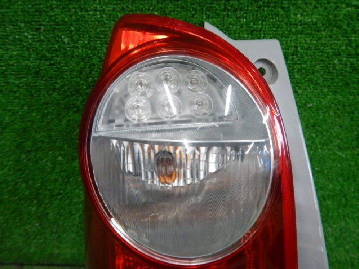 トヨタ　PASSO/パッソ　M700A/M710A　右テール　純正　KOITO　220-69026　271201 パッソ DBA-M710A 右テールランプ 良品 トヨタ パッソ M700A⁄M710A