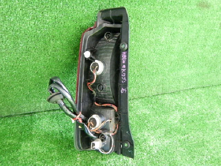 ミツビシ／Ｈ８１系／ｅｋワゴン／純正／右テールランプ