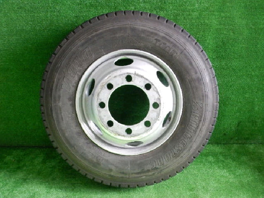 ２２．５ｘ６．７５　８穴