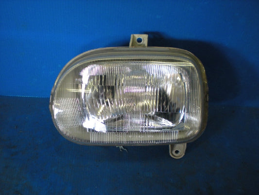 純正品番　８１１０６－８７２１５－０００