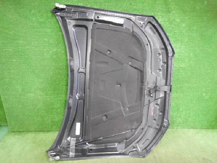 アウディ／Ａ４・アバント／Ｂ８系／前期／ボンネット／純正