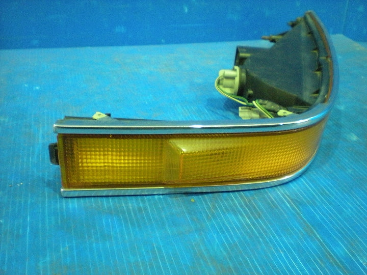 トヨタ/ハイエース/ＬＨ１２９Ｖ/右フロントコンビネーションランプ